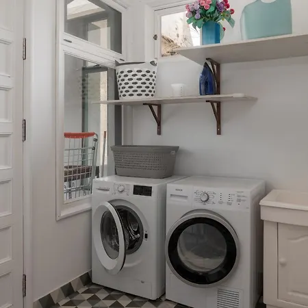 Charming Villa, Spacious, Beautiful Views!