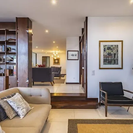 Villa Charming Villa, Spacious, Beautiful Views!