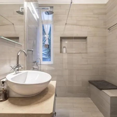 Charming Villa, Spacious, Beautiful Views!