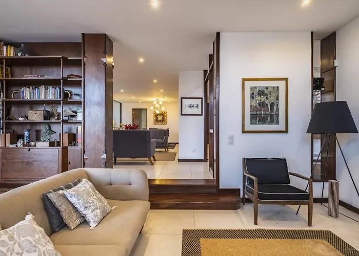 Villa Charming Villa, Spacious, Beautiful Views!