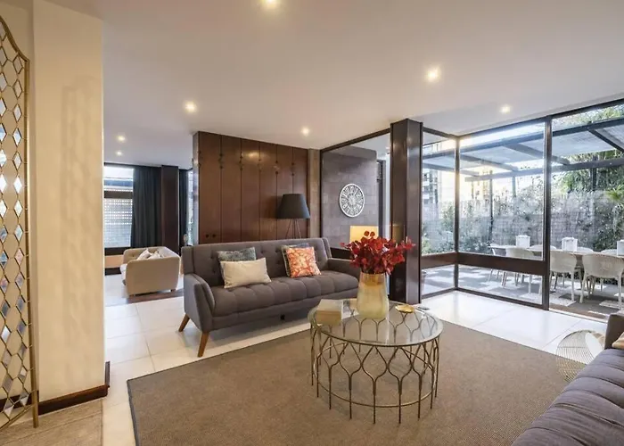 Villa Charming Villa, Spacious, Beautiful Views! *