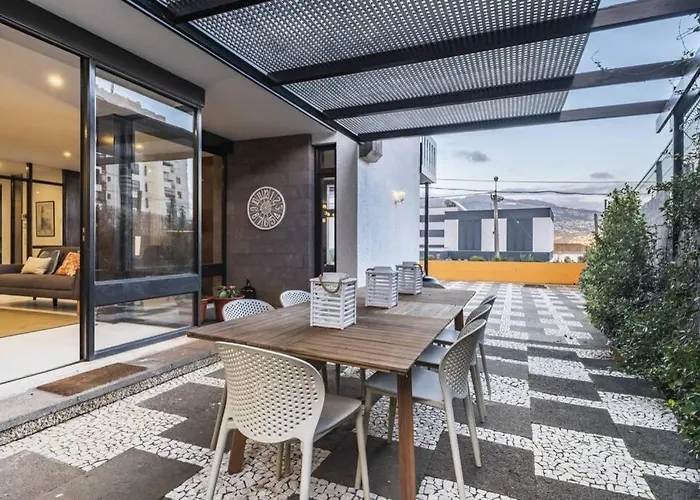 Villa Charming Villa, Spacious, Beautiful Views!