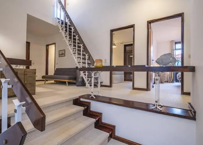 Villa Charming Villa, Spacious, Beautiful Views!