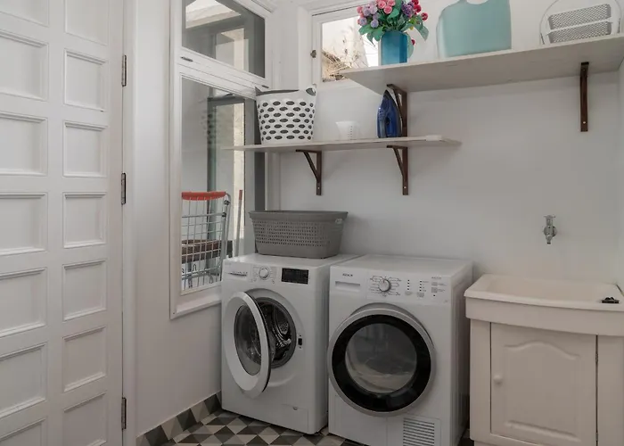 Charming Villa, Spacious, Beautiful Views!