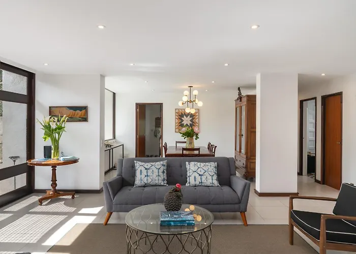 Charming Villa, Spacious, Beautiful Views!