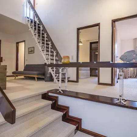 别墅 Charming Villa, Spacious, Beautiful Views!