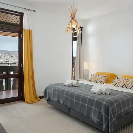 Charming Villa, Spacious, Beautiful Views! 别墅 丰沙尔